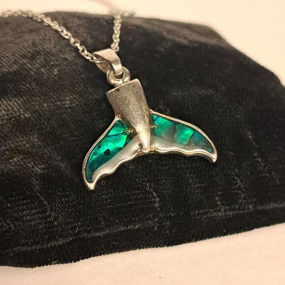 Silvertone Whale Tail Fin Abalone Shell Pendant Charm  Colors of Deep Sea - Picture 3 of 6